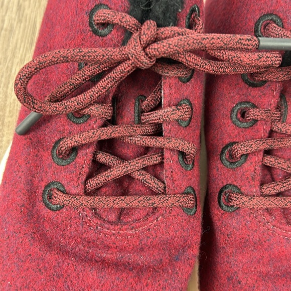 ALLBIRDS THRIVE CRIMSON WOOL RUNNER UP MIZZLE FLUFFS - Picture 5 of 8